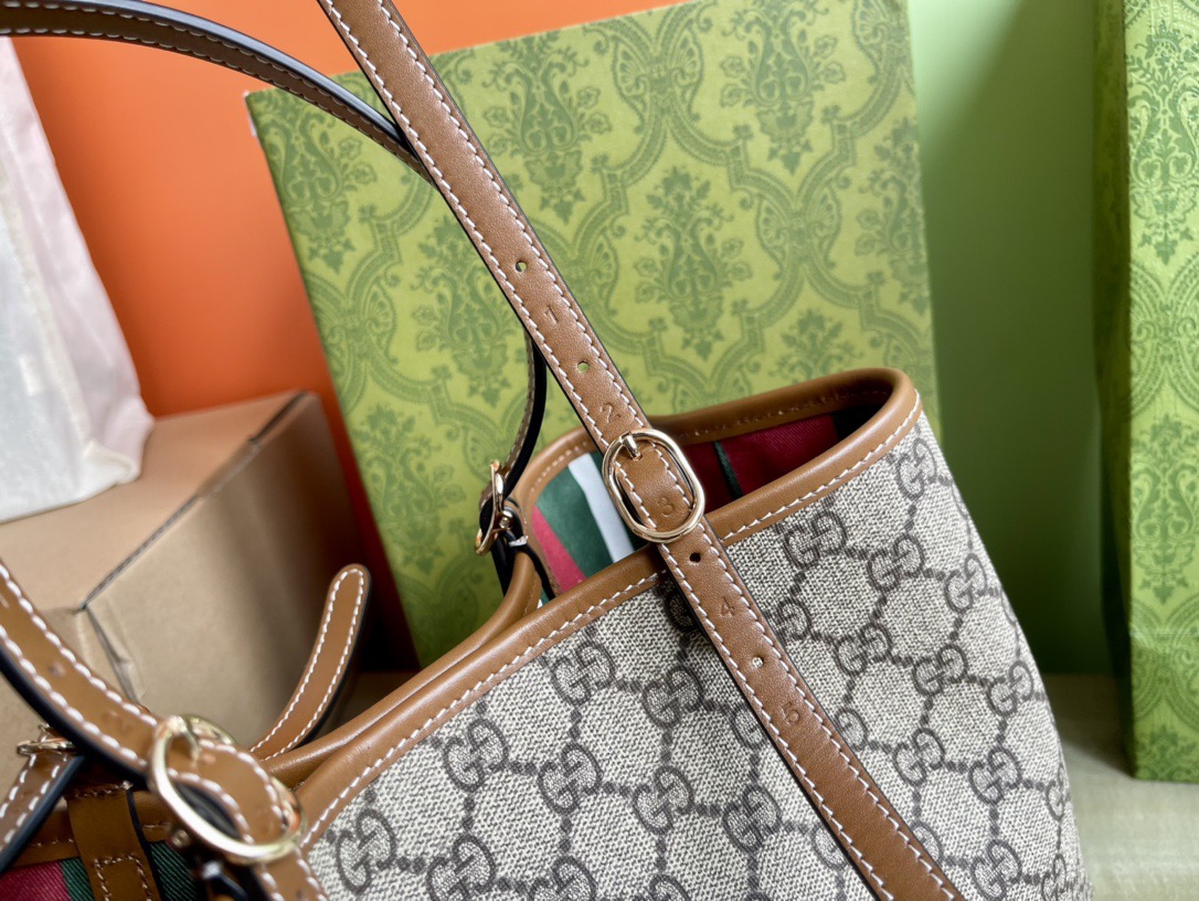 Gvc*1 Medium Emblem Shoulder Bag-31*18*11cm