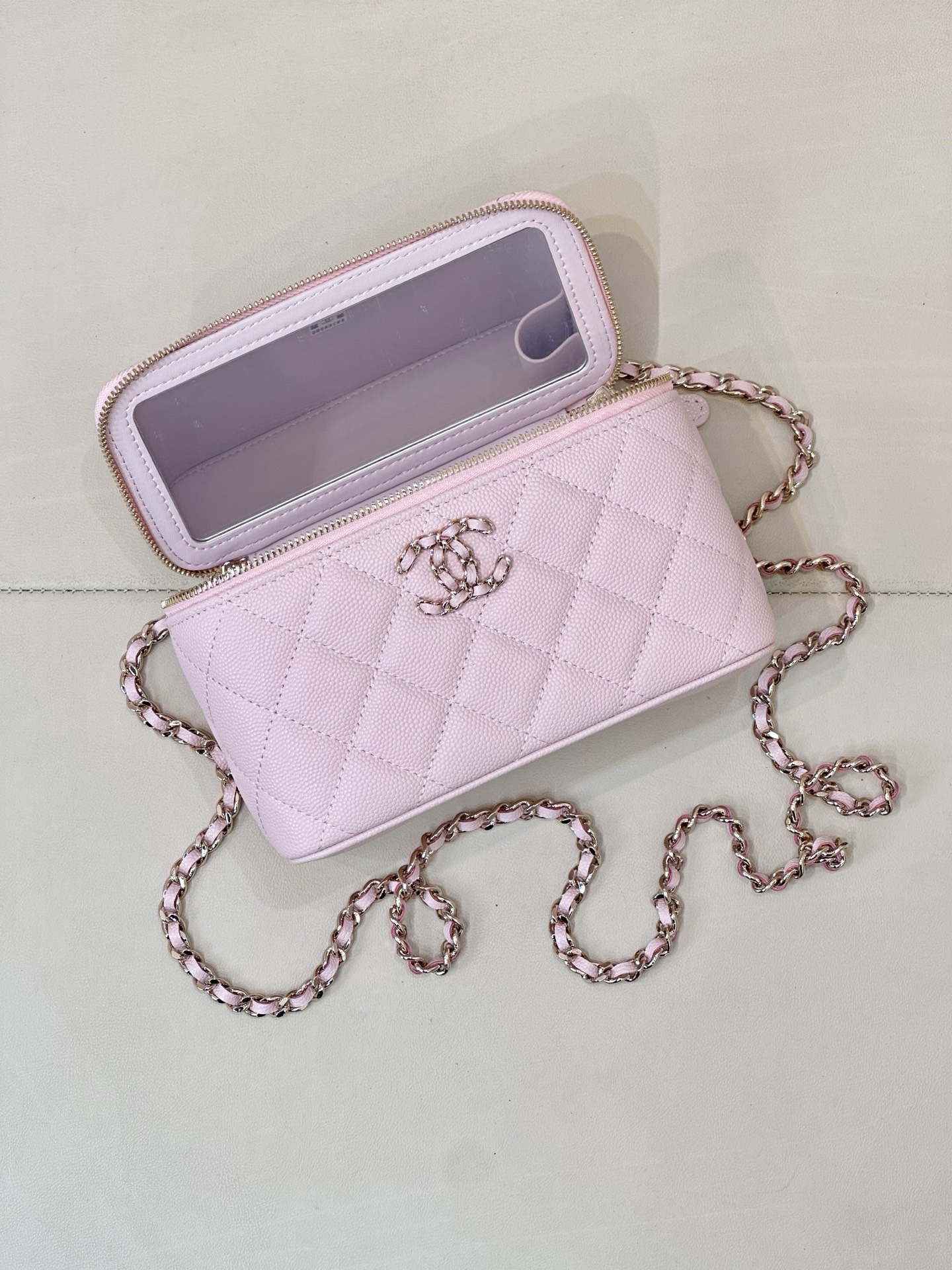 Ch@nel Vanity With Chain -17×19.5×5CM