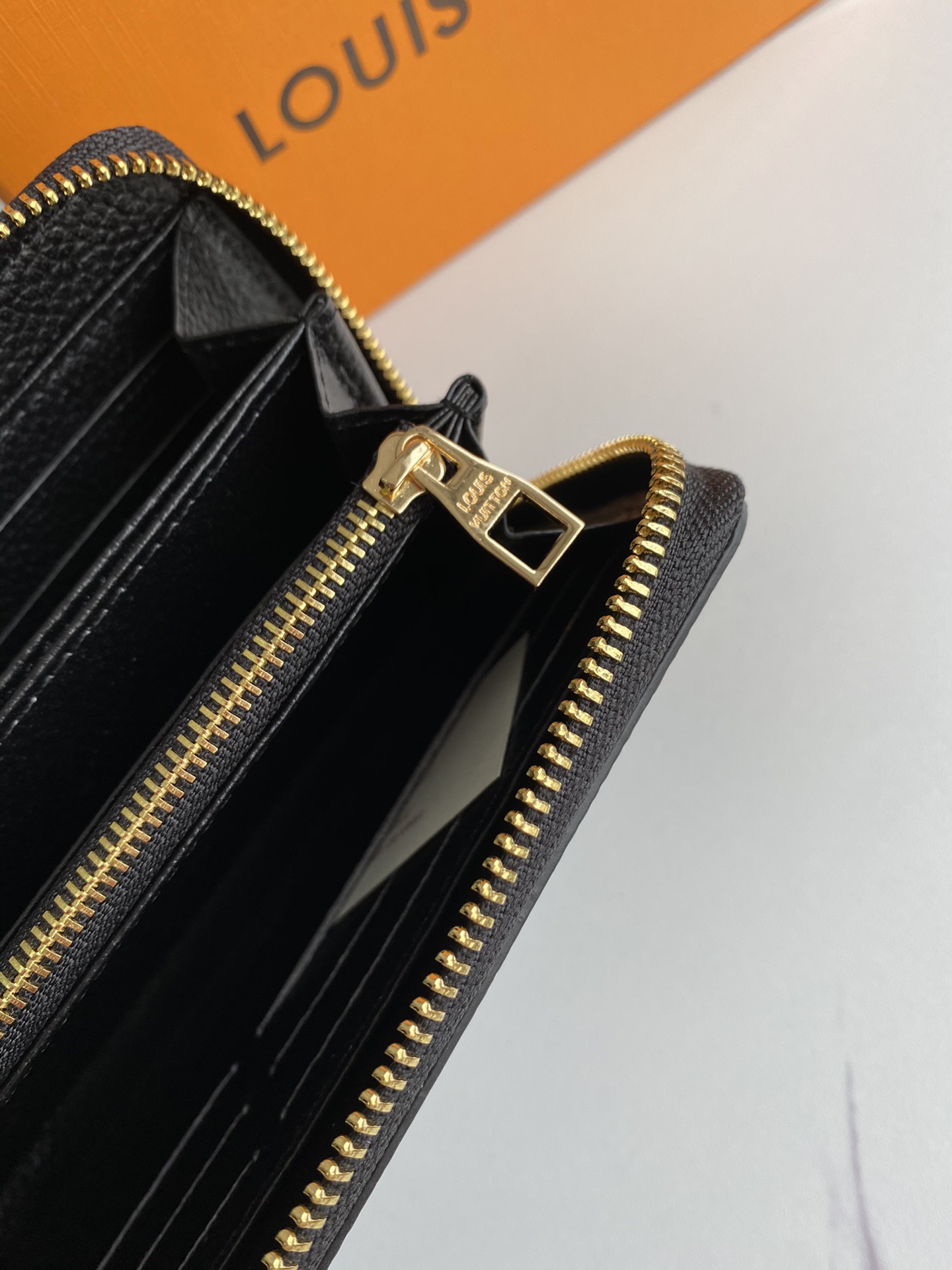 L0vis Vvtt0n Monogram Empreinte Zippy Wallet -19*10CM