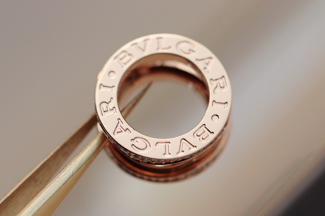 Bv1g*ai Necklace