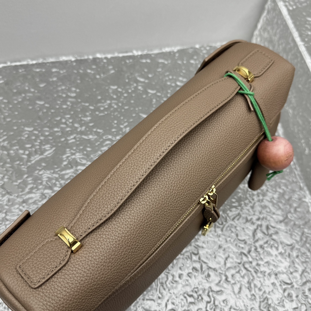 L0r0 P1ana Extra Softy Bag L33-33*14*9CM
