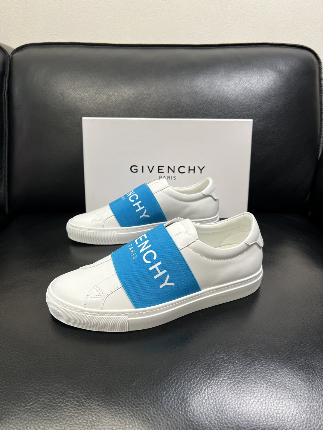 Gienvchy Sneakers