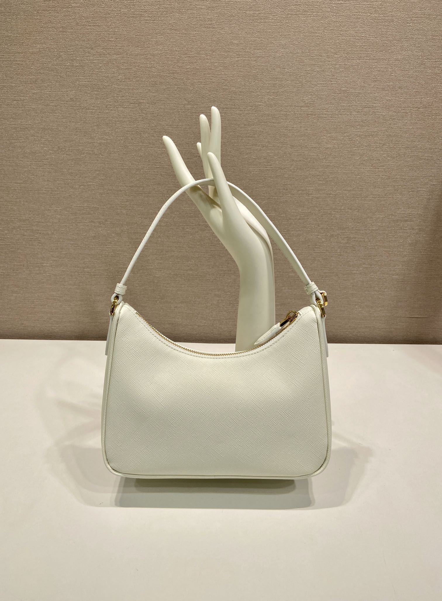 Pra*a Re-Edition Hobo Saffiano Leather Bag-22*18*6CM