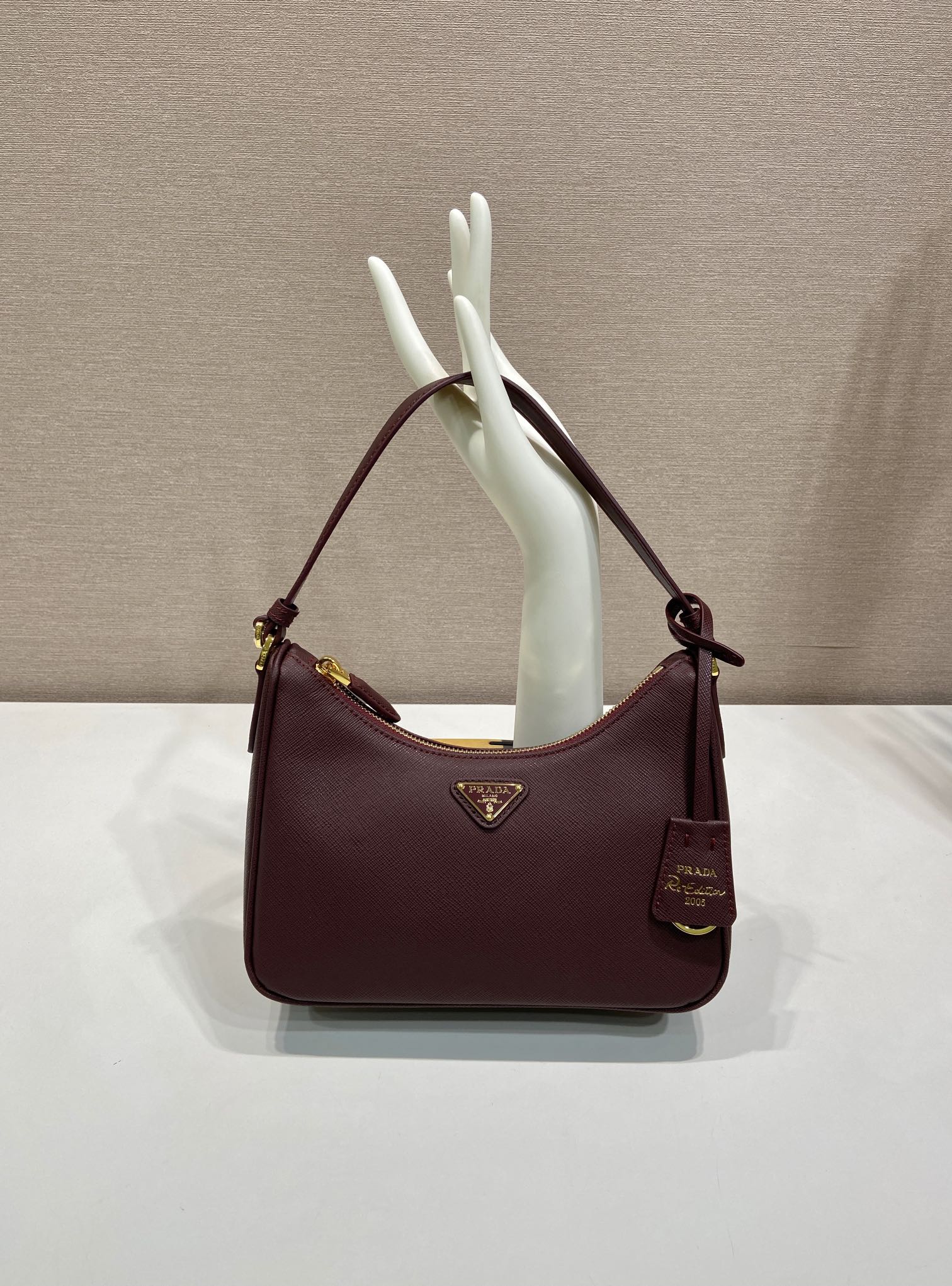 Pra*a Re-Edition Hobo Saffiano Leather Bag-22*18*6CM