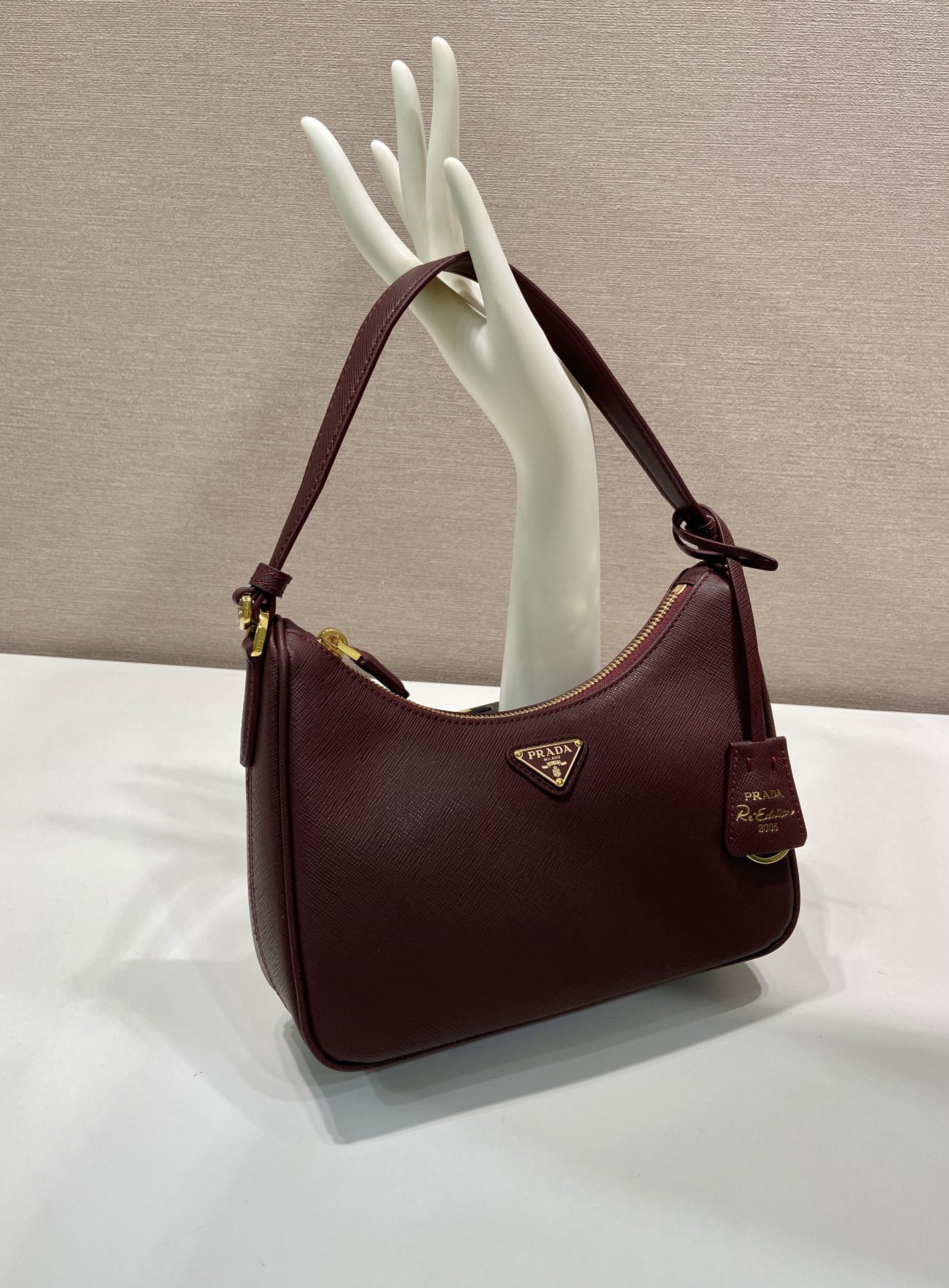 Pra*a Re-Edition Hobo Saffiano Leather Bag-22*18*6CM