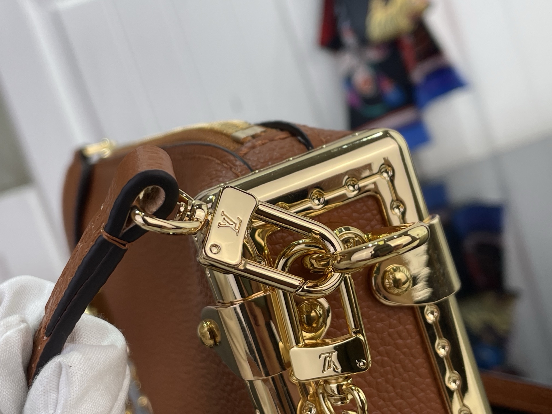 L0vis Vvtt0n Slim Trunk--M28362-23 x 12 x 4CM