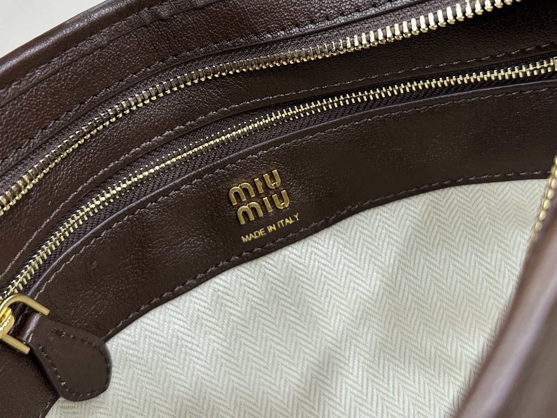Miu Miu Leather Strap Buckle Shoulder Bag-30*18.5*4.5CM