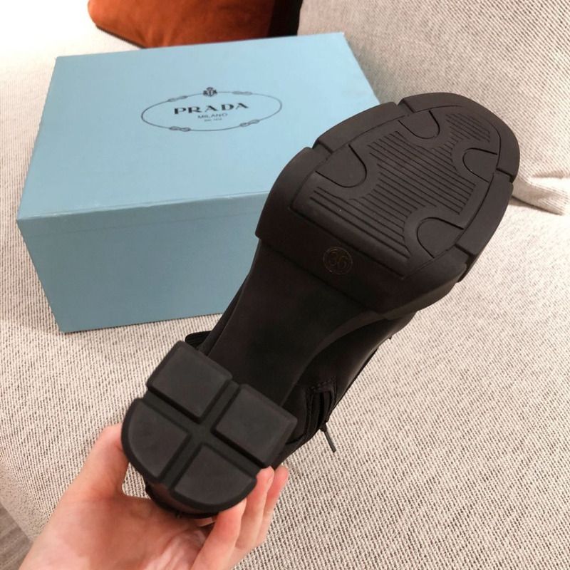 Pra*a  black high boots