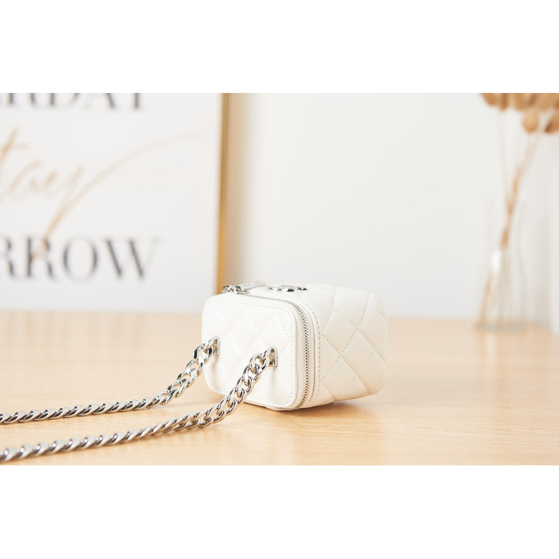 Ch*el 20s vanity case white