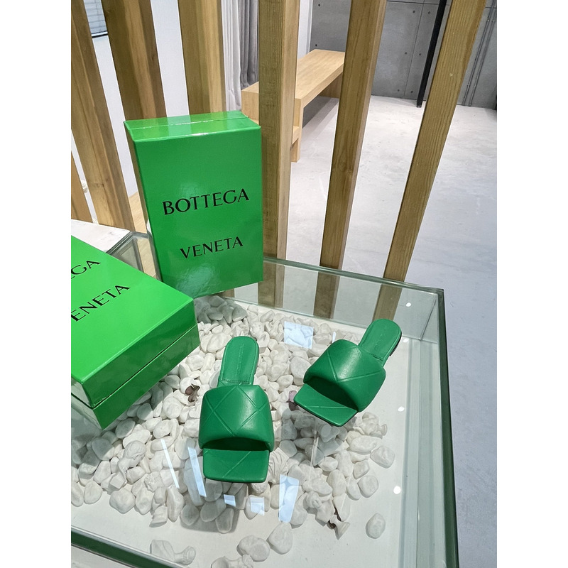 Bo*te*ga ve*ne*ta rubber lido sandals parakeet