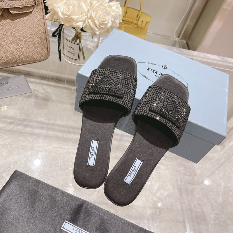 Pra*a diamond slides black