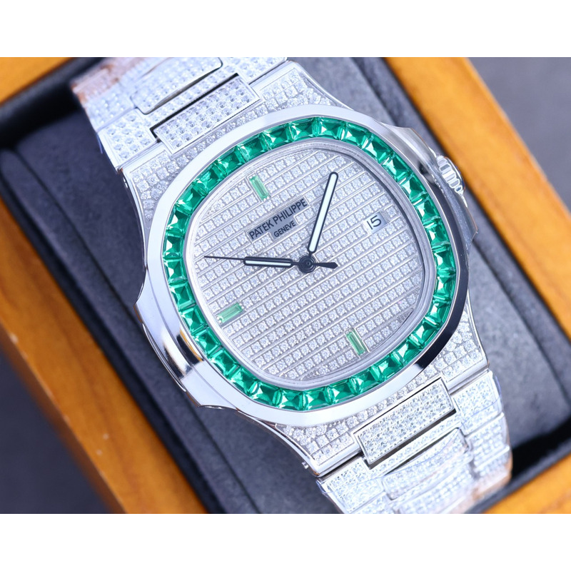 Patek Philippe Nautilus 5719 Green Emerald Diamonds