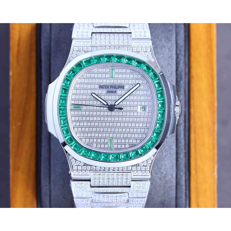 Patek Philippe Nautilus 5719 Green Emerald Diamonds