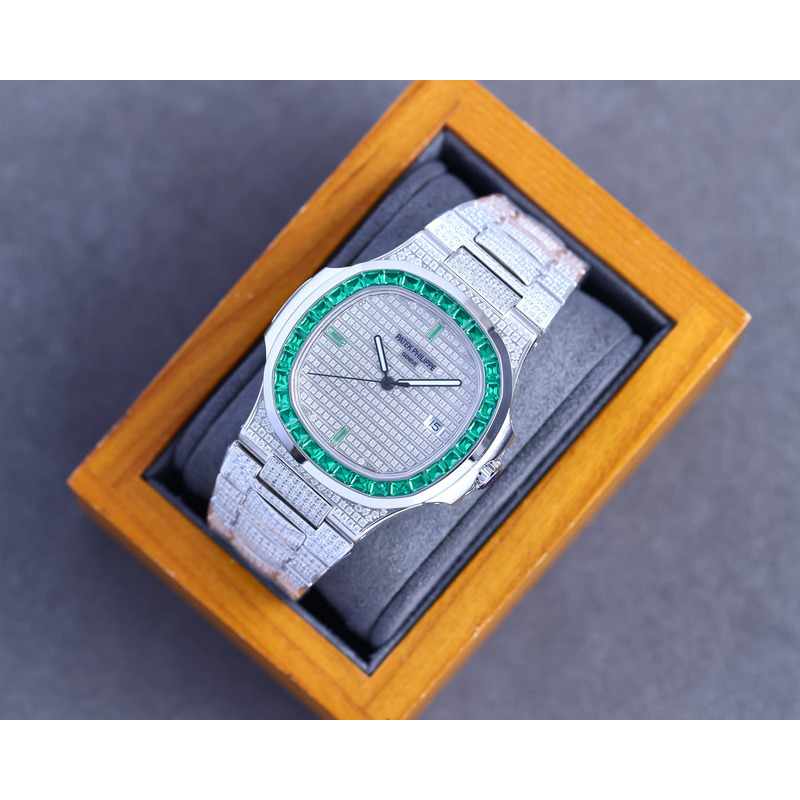 Patek Philippe Nautilus 5719 Green Emerald Diamonds