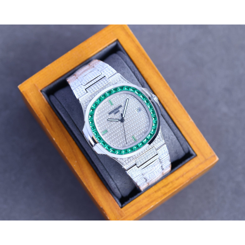 Patek Philippe Nautilus 5719 Green Emerald Diamonds