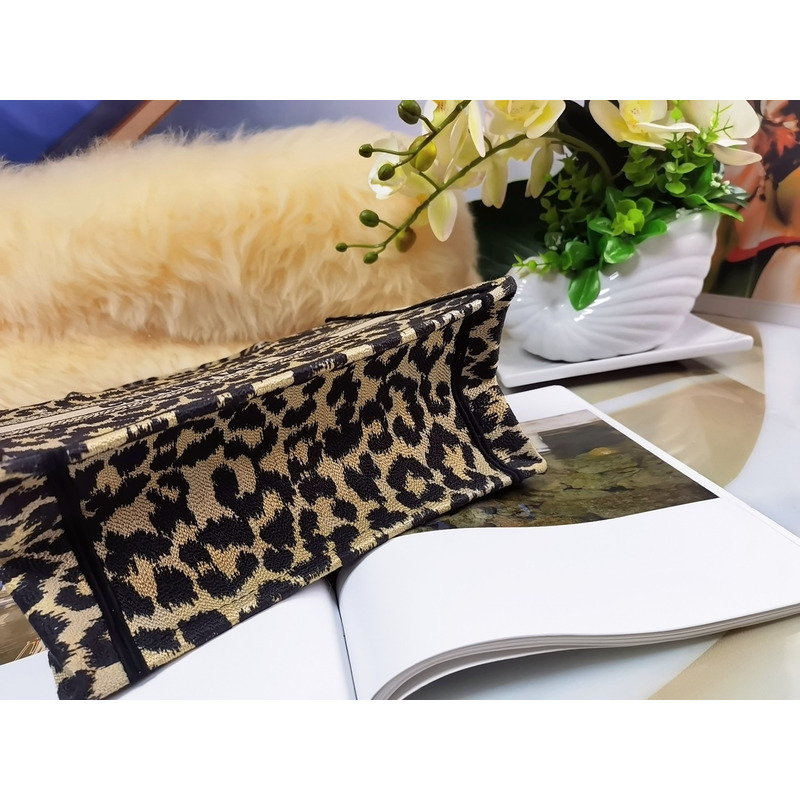 D*or book tote