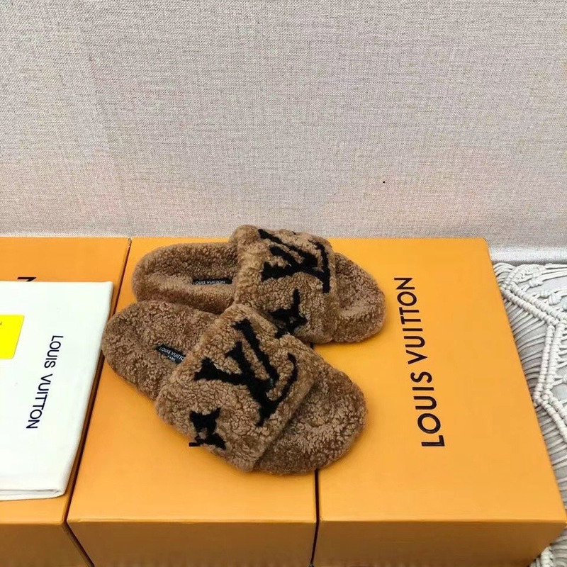 LV  Magnetic Slippers Brown