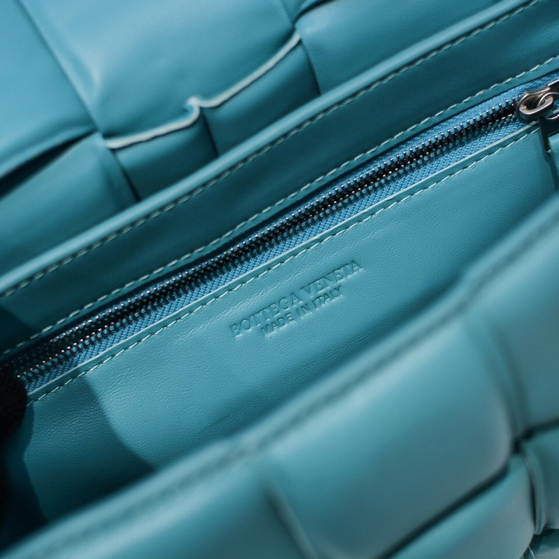 Bo*te*ga ve*ne*ta padded cassette leather shoulder bag lake blue