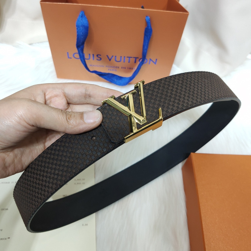 LV INITIALES 40MM BLACK LEATHER GOLD LV