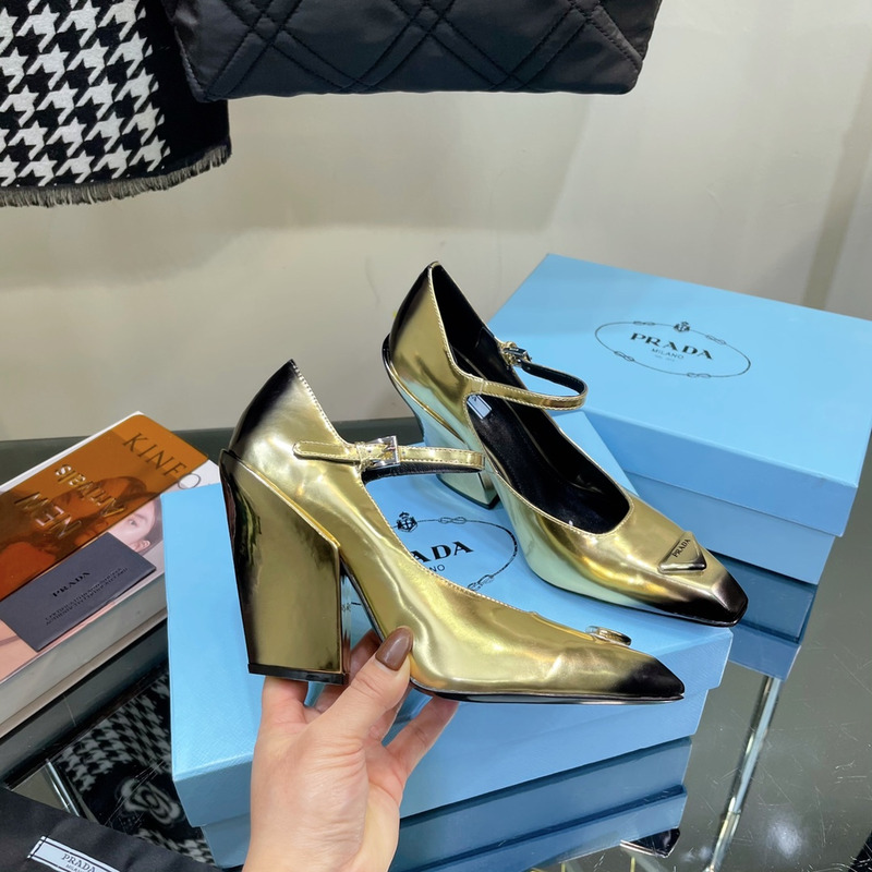 Pra*a glossed-leather pumps platinum