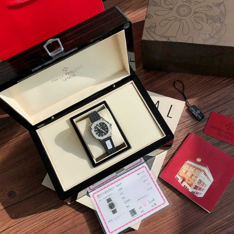 Patek Philippe Aquanaut 5067A Diamond-set Grey Dial