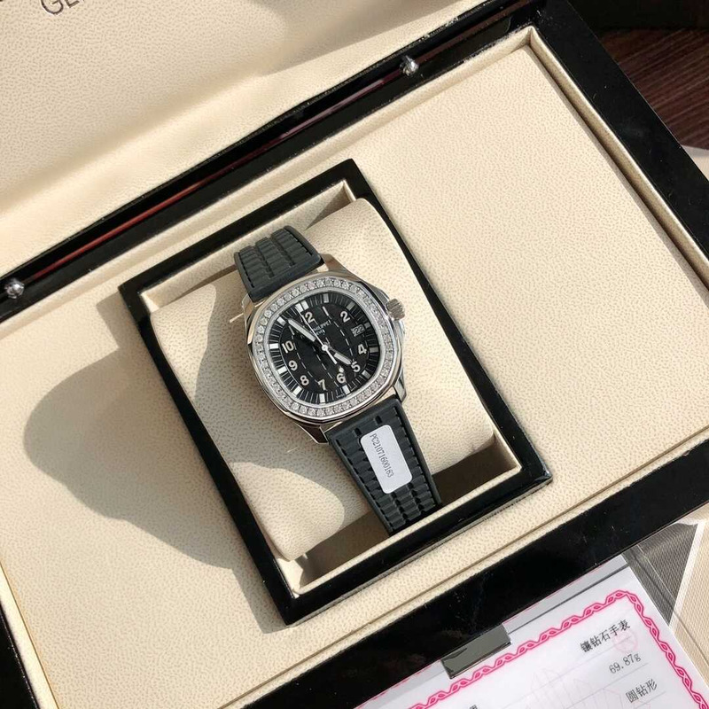 Patek Philippe Aquanaut 5067A Diamond-set Grey Dial