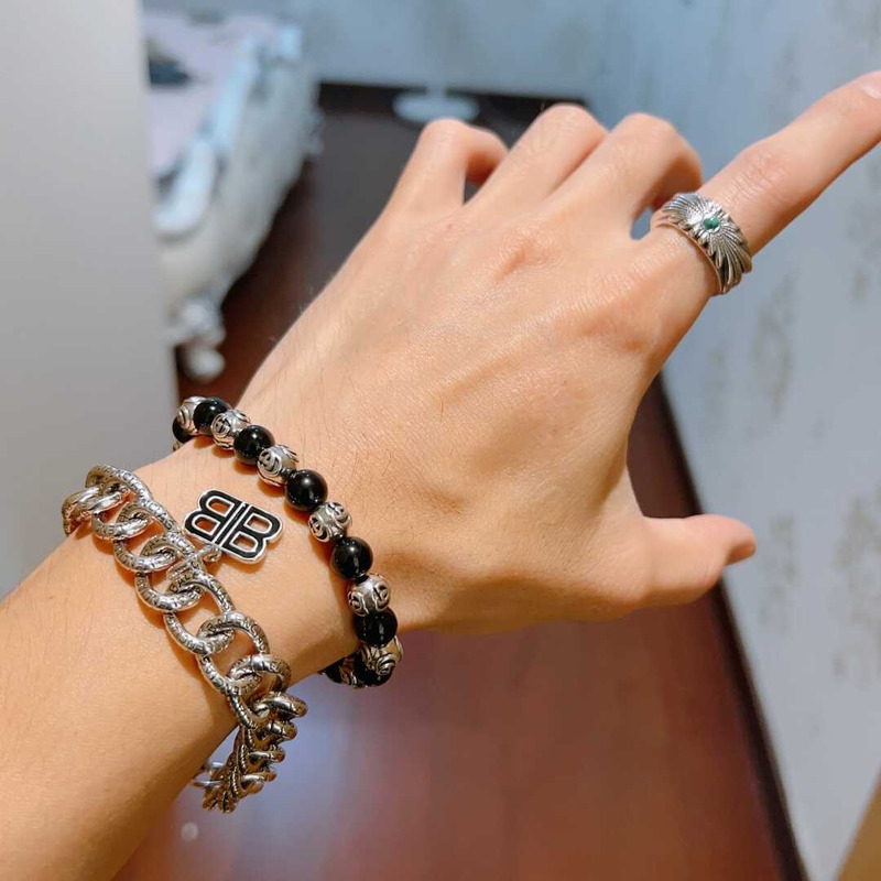 G*u*i bead bracelet black and silver