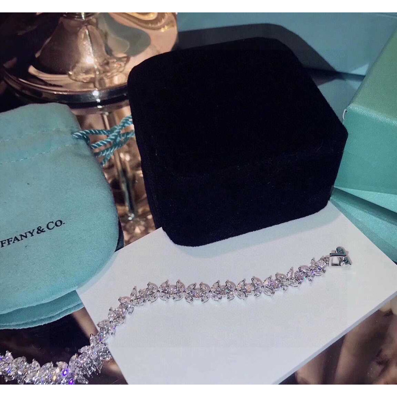 T*f*ny krystal bracelt silver