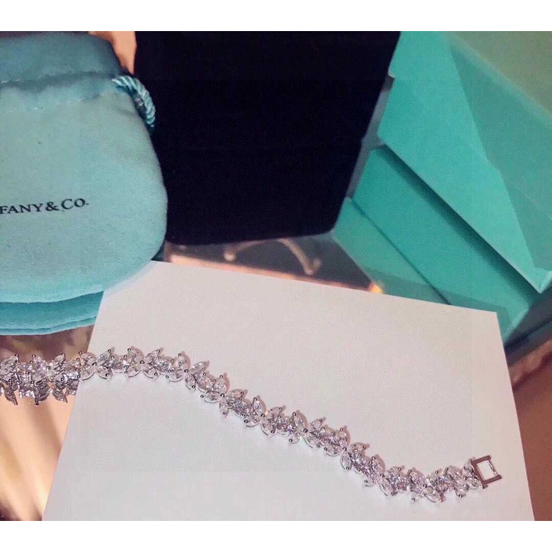 T*f*ny krystal bracelt silver