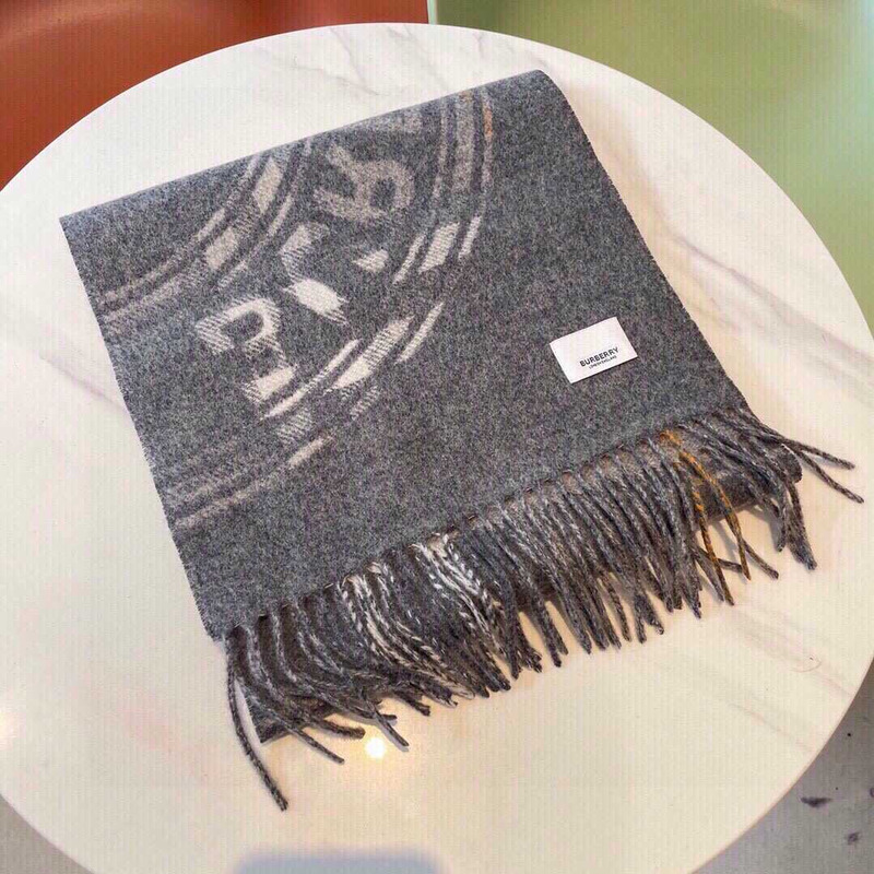 B**rry inverness check scarf gray and pink