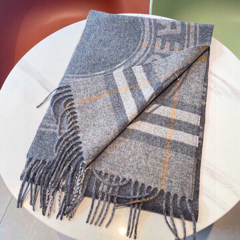 B**rry inverness check scarf gray and pink