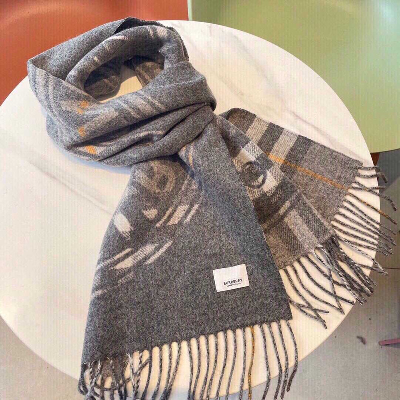 B**rry inverness check scarf gray and pink