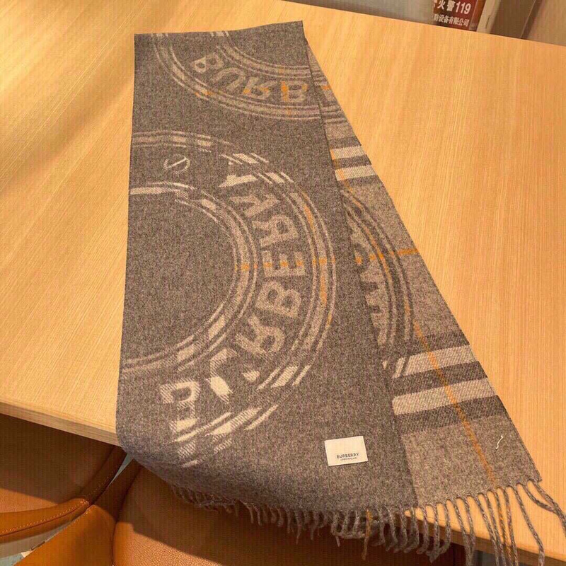 B**rry inverness check scarf gray and pink