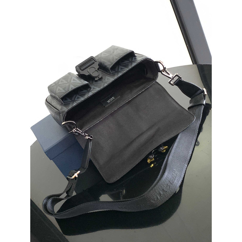 D*or hit the road bag with strap black cd diamond canvas
