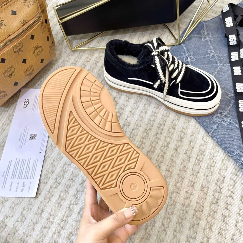 UGG Women\
