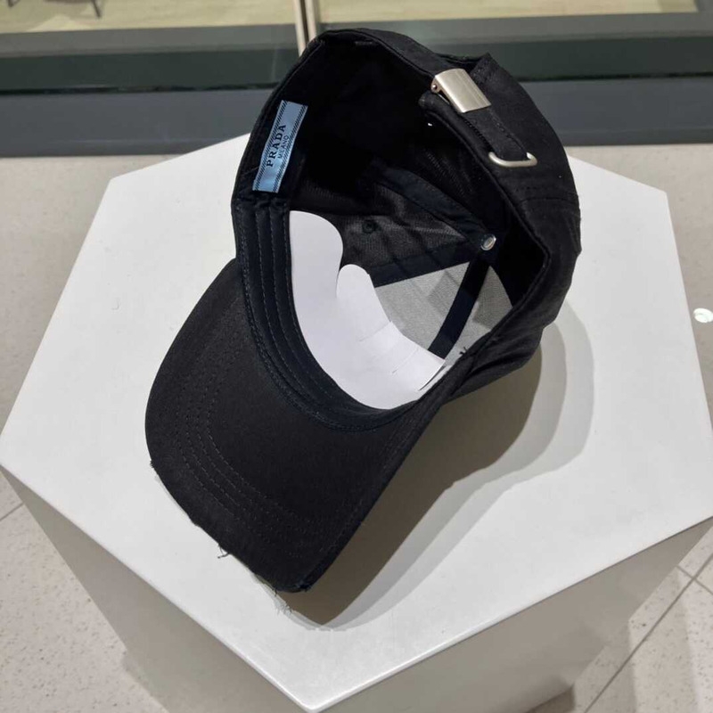 Pra*a baseball cap in black