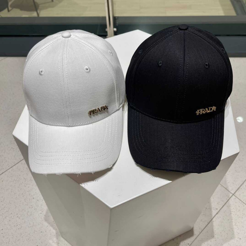 Pra*a baseball cap in black