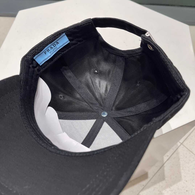 Pra*a baseball cap in black