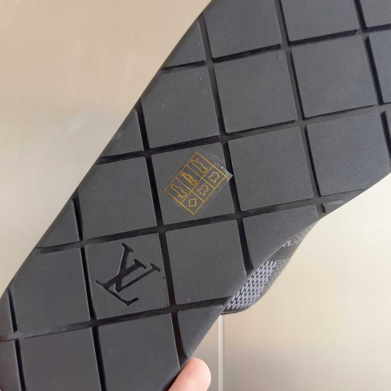 l**is V*t*n venice mule in monogram eclipse