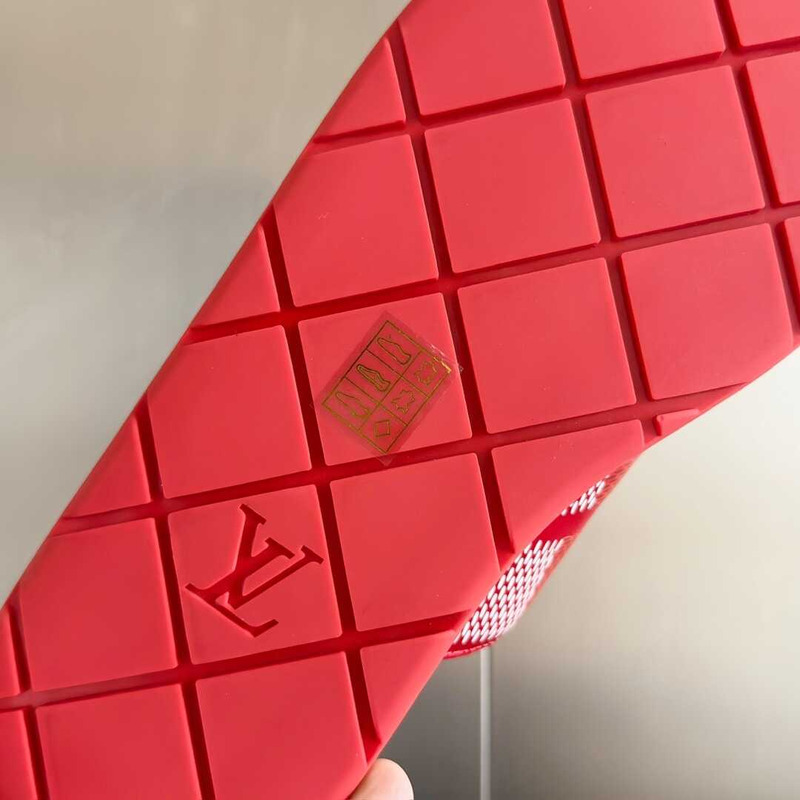 l**is V*t*n venice mule in red