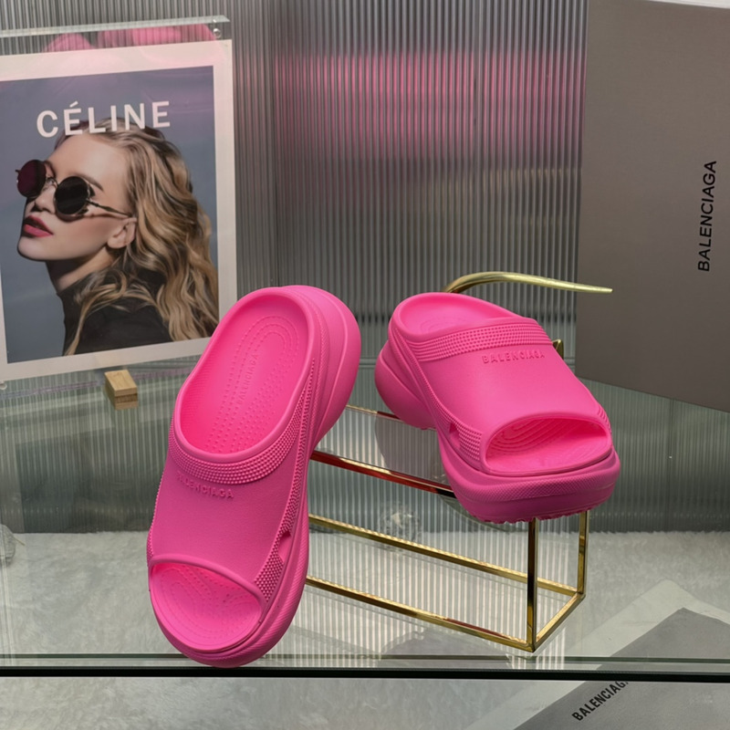 Ba*len*cia*ga x crocs pool slide hot pink