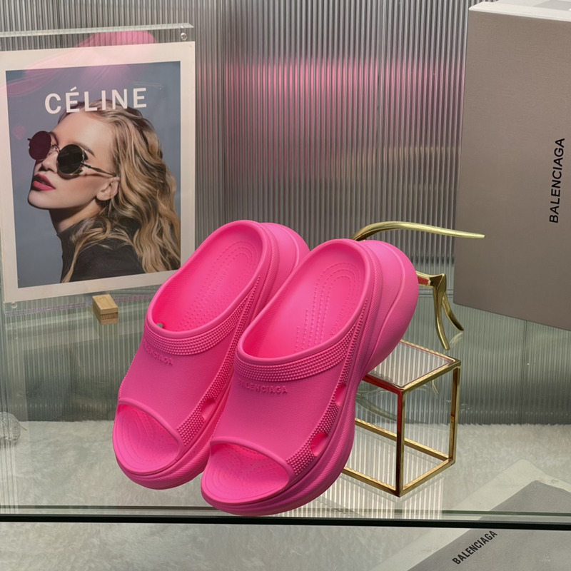 Ba*len*cia*ga x crocs pool slide hot pink