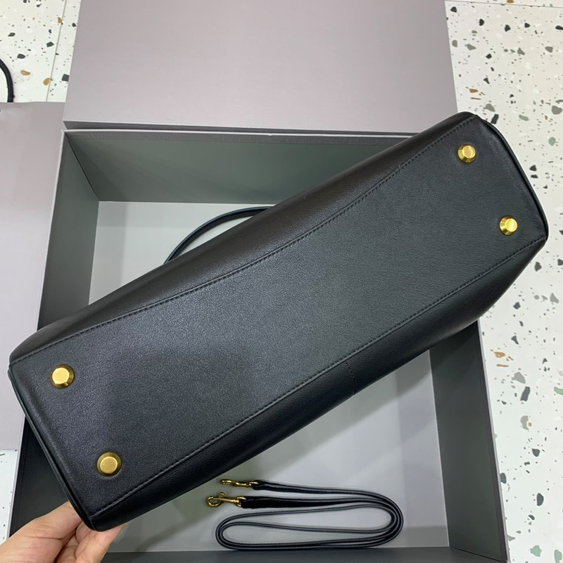 Ba*len*cia*ga rodeo large bag calfskin black