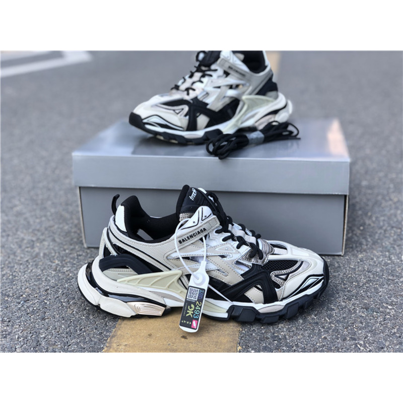 Ba*len*cia*ga 4.0 beige black sneakers men women