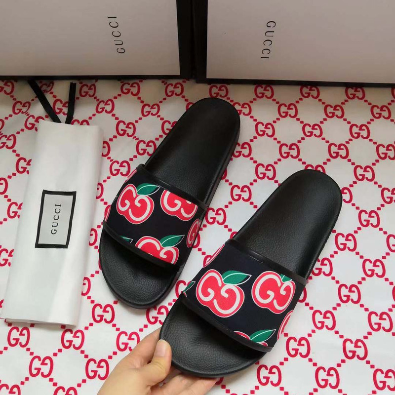G*u*i apple slide sandal