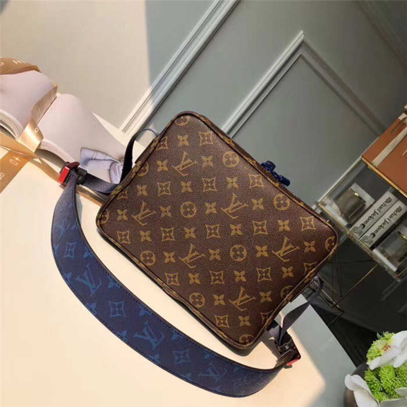 l**is V*t*n monogram messenger pm